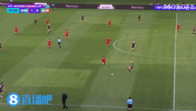 第67分钟，吴海燕放倒富德，裁判未有表示，澳大利亚女足获得角球