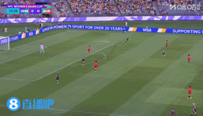 开场攻势频频！张琳艳前场抢断，乌日古木拉扛翻防守球员打门被挡