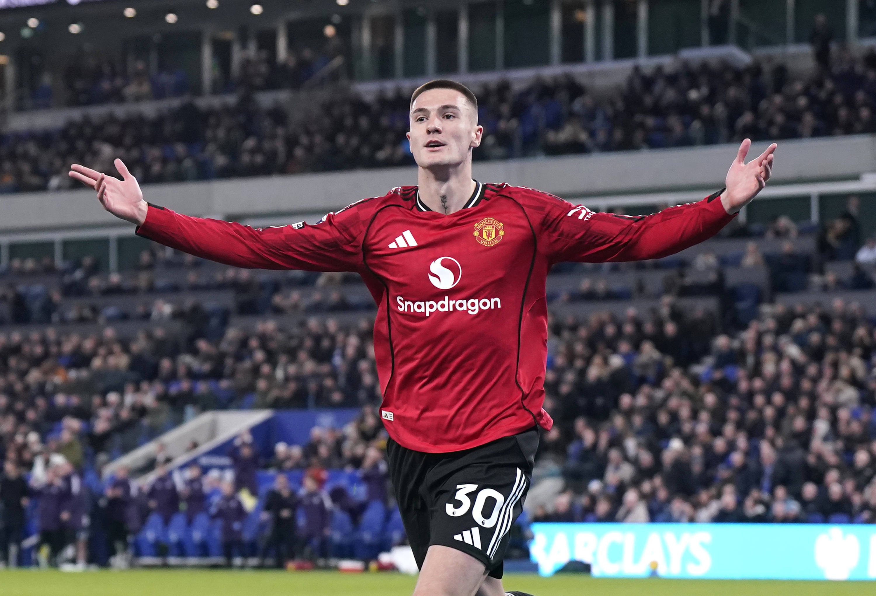 舒梅切尔：卡里克将舍什科暂留替补席保持其进取心，安排相当明智