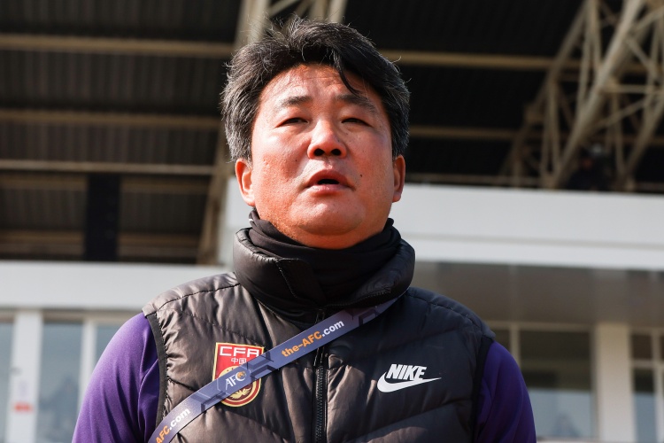 记者：中国女足需要一个了解球队的主教练，现阶段王军最合适