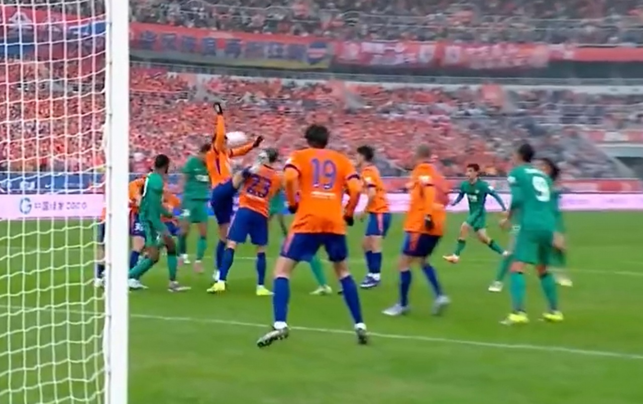 记者：国安没被判罚的点球就是典型var时代下的一个所谓灯下黑