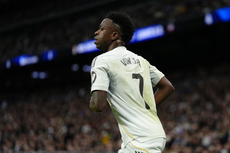 4球4助！维尼修斯欧冠对阵曼城参与8球，仅少于梅西