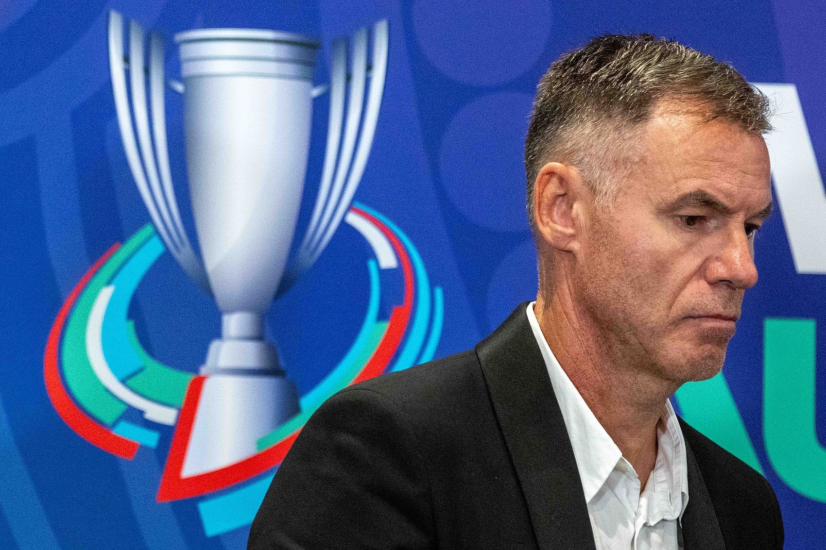 记者：米利西奇带队赢了朝鲜大家觉得他还行，是否离任还有缓