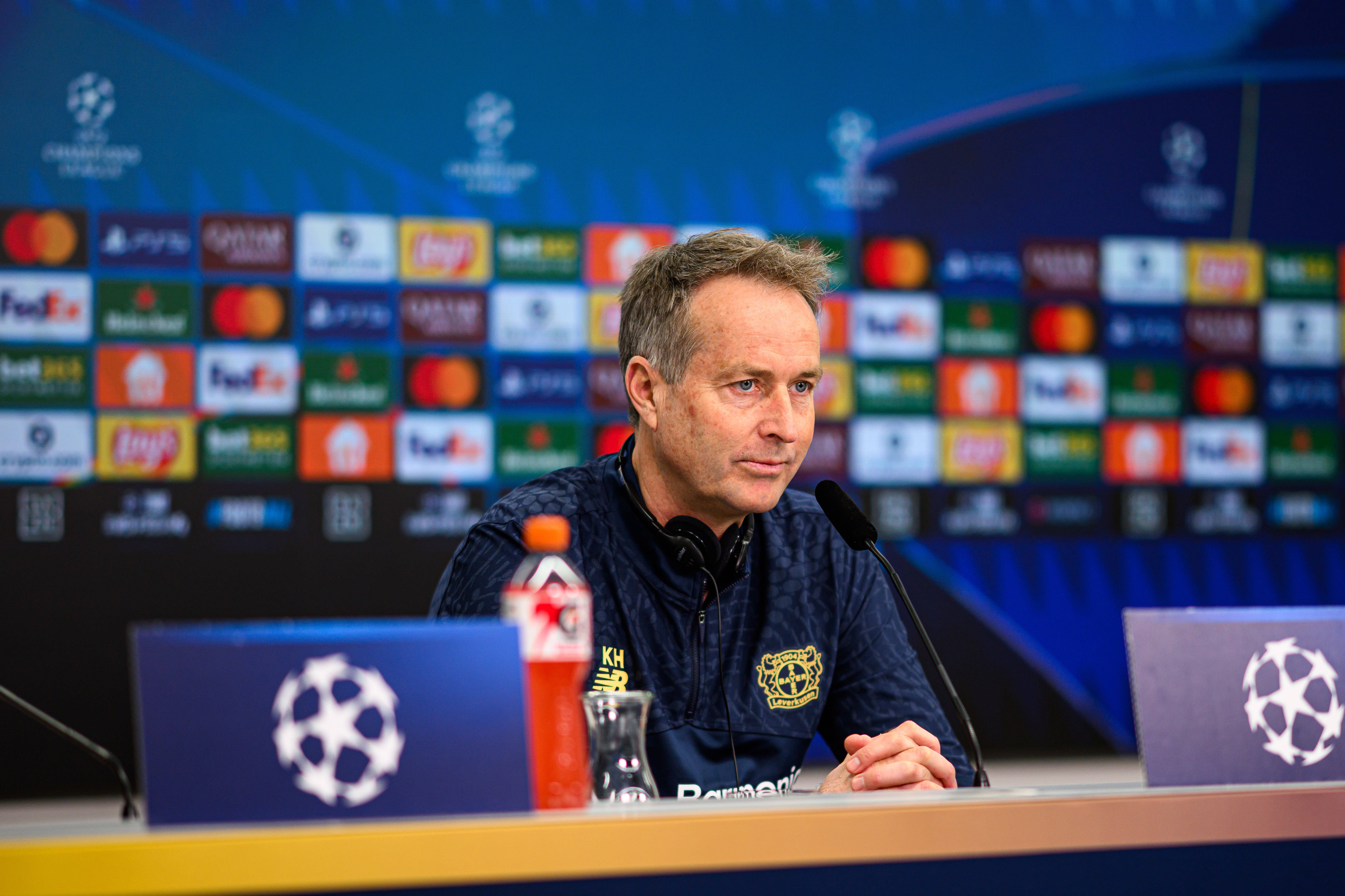 勒沃库森主帅：上半场组织进攻失误太多，看到了与顶尖球队的差距