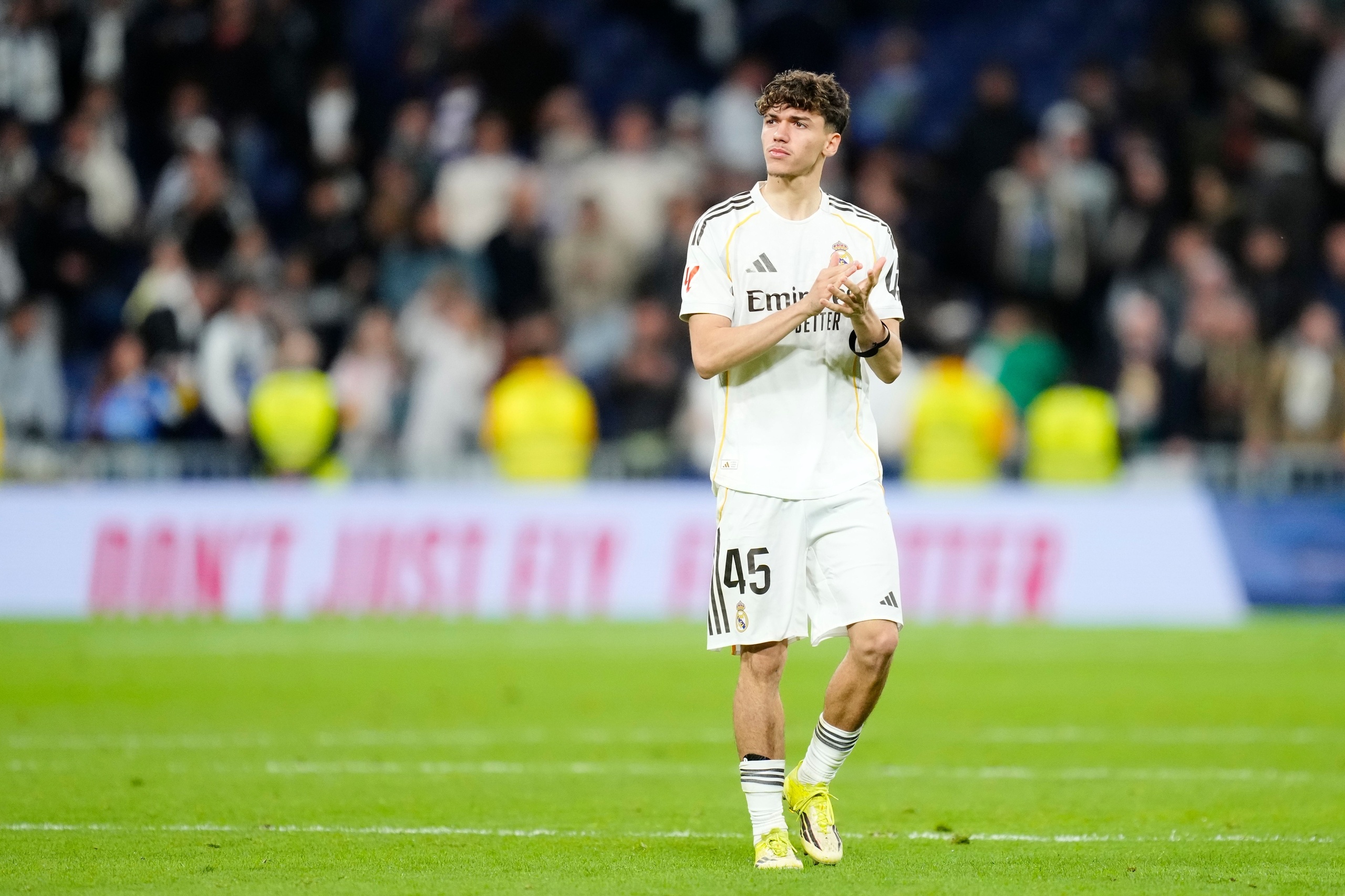 18岁零226天，皮塔奇成为皇马队史欧冠淘汰赛最年轻的首发球员