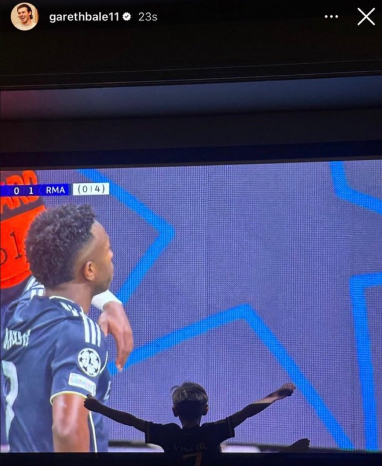 维尼修斯破门，皇马名宿贝尔社媒晒儿子在大屏幕前共同庆祝照片