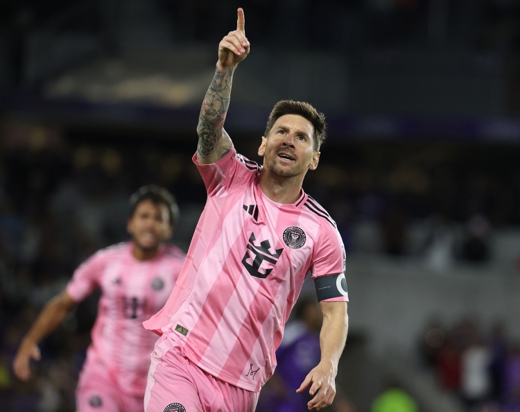 梅西900球各类划分：巴萨生涯672球 世界杯13球 2012年91球神迹