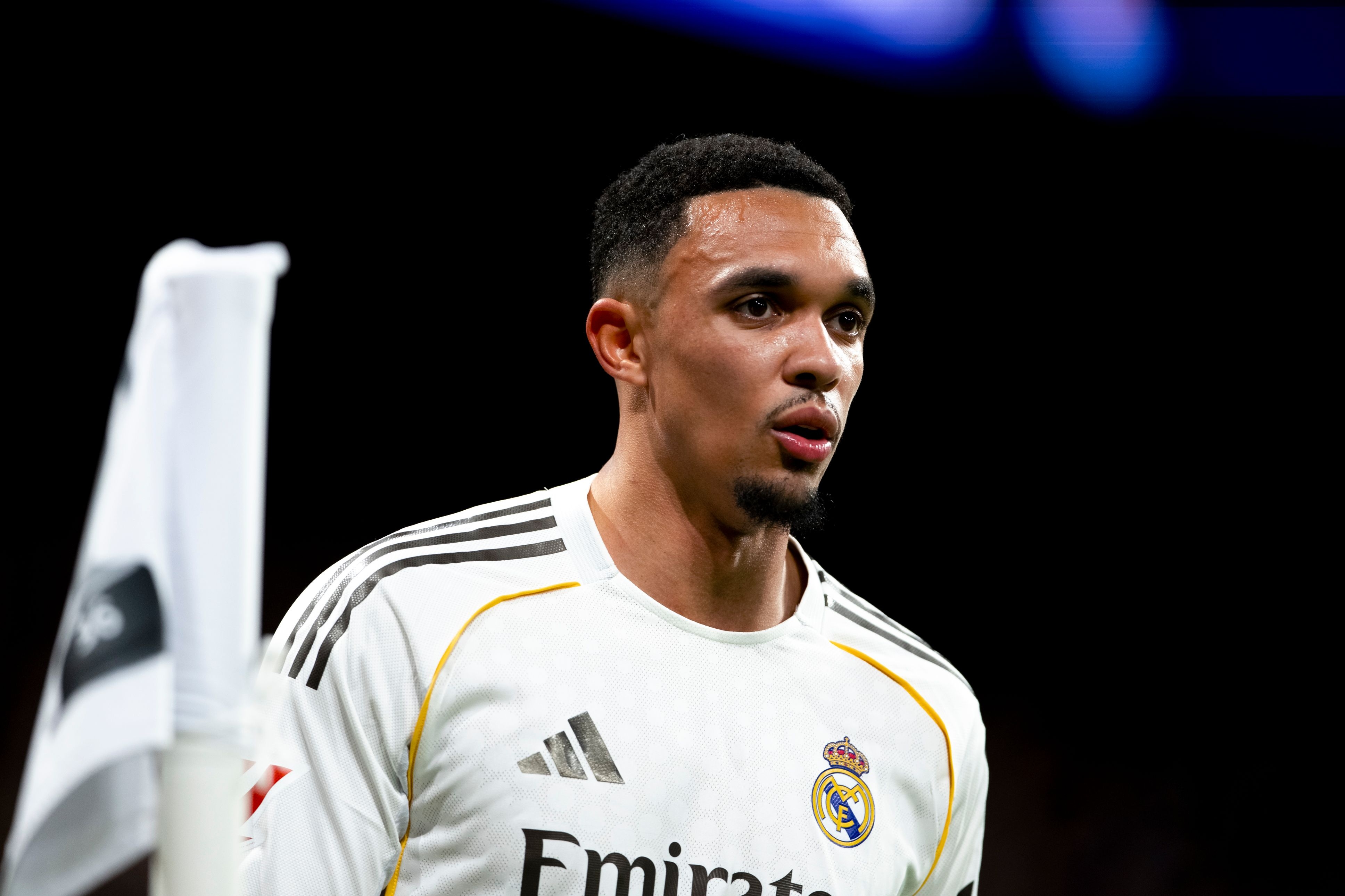 记者:阿诺德在皇马踢右后卫+拥有大赛经验,却入不了图赫尔法眼