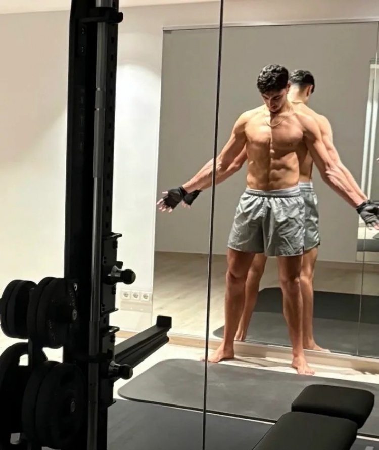 拜仁太子！21岁帕夫洛维奇身价涨至7500万同龄第2 铁腰一身腱子肉