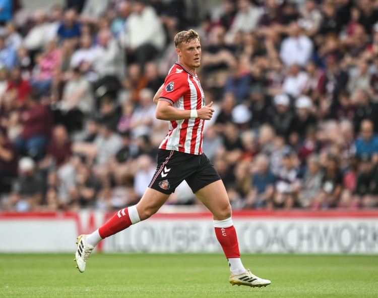 天空体育:北爱尔兰后卫巴拉德腿筋受伤,缺席对阵意大利世预赛