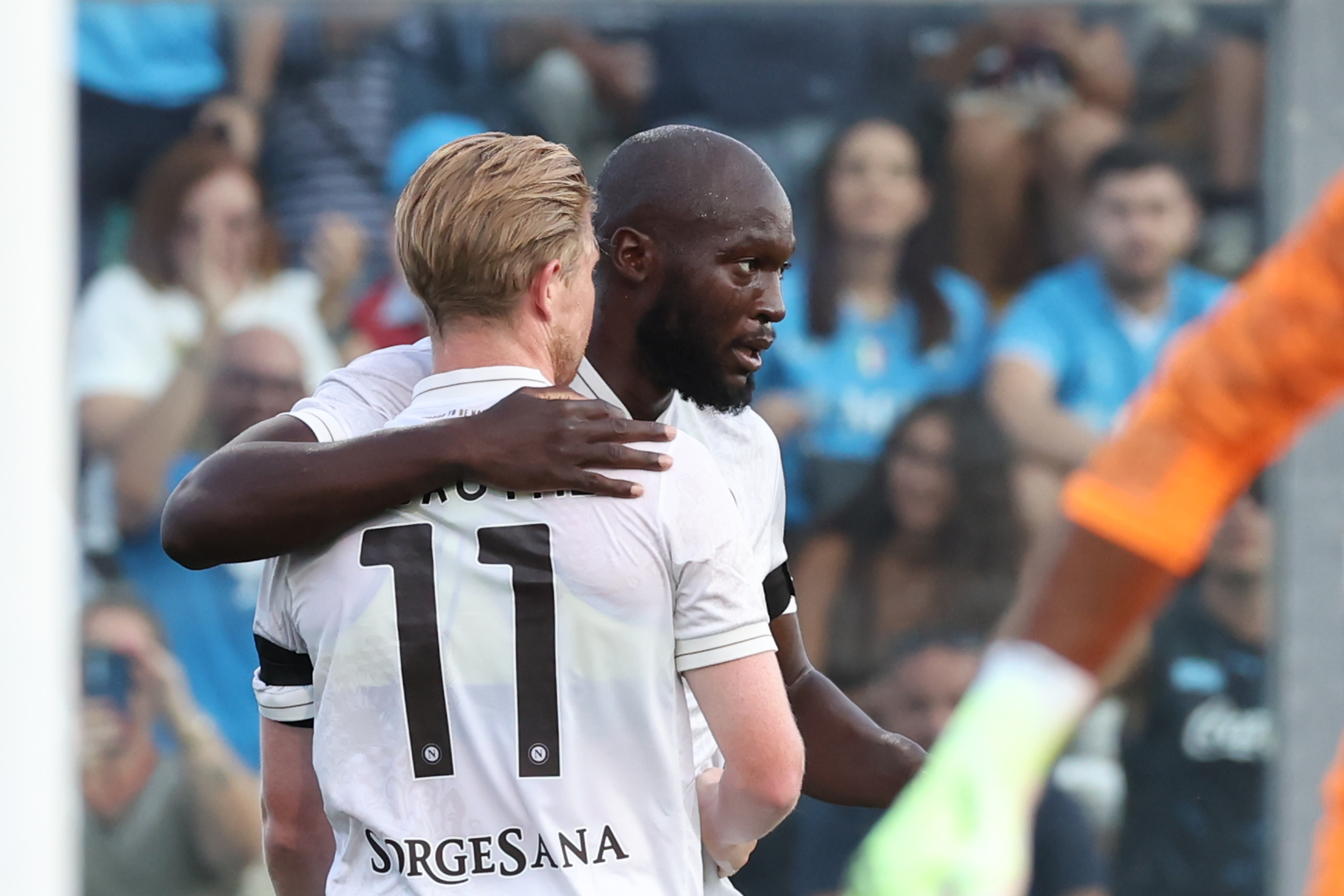 惹怒孔蒂!意天空:卢卡库迟迟不归队训练,那不勒斯非常不满