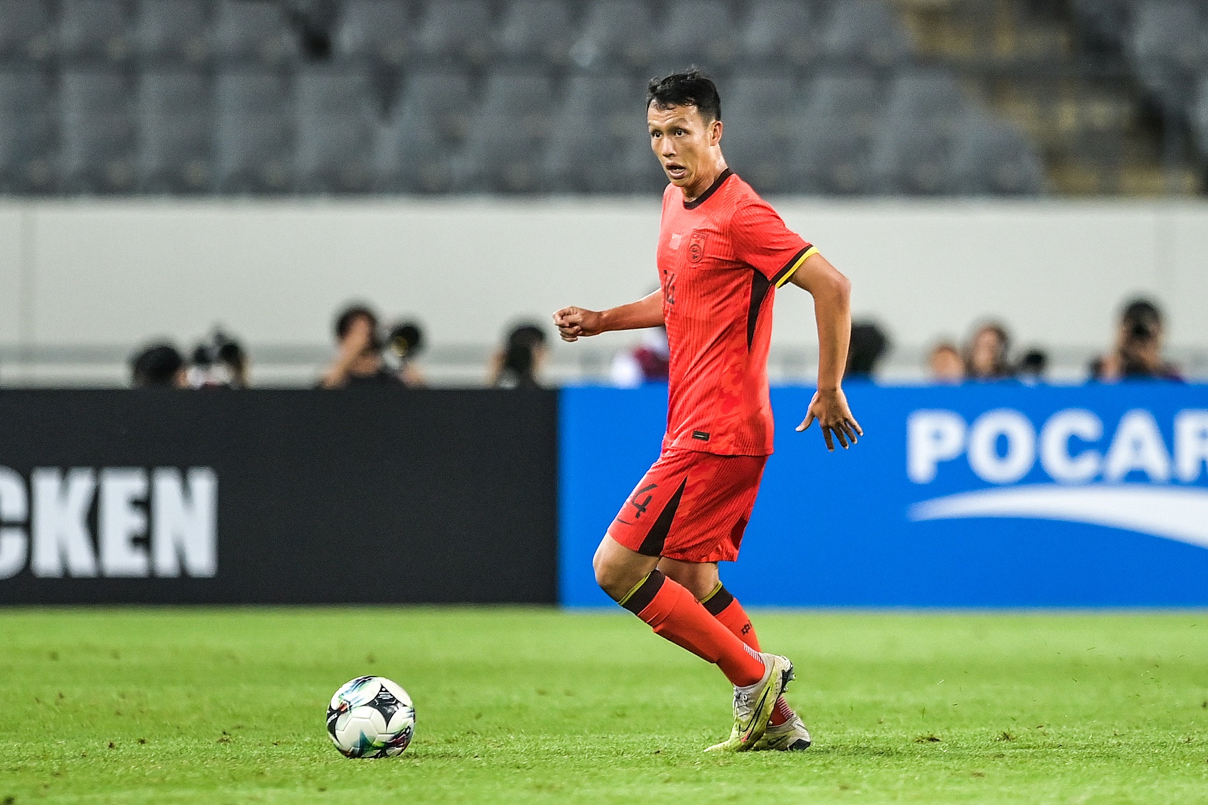 直播吧:国足重点演练定位球,韦世豪、高天意等人成为主要操刀手