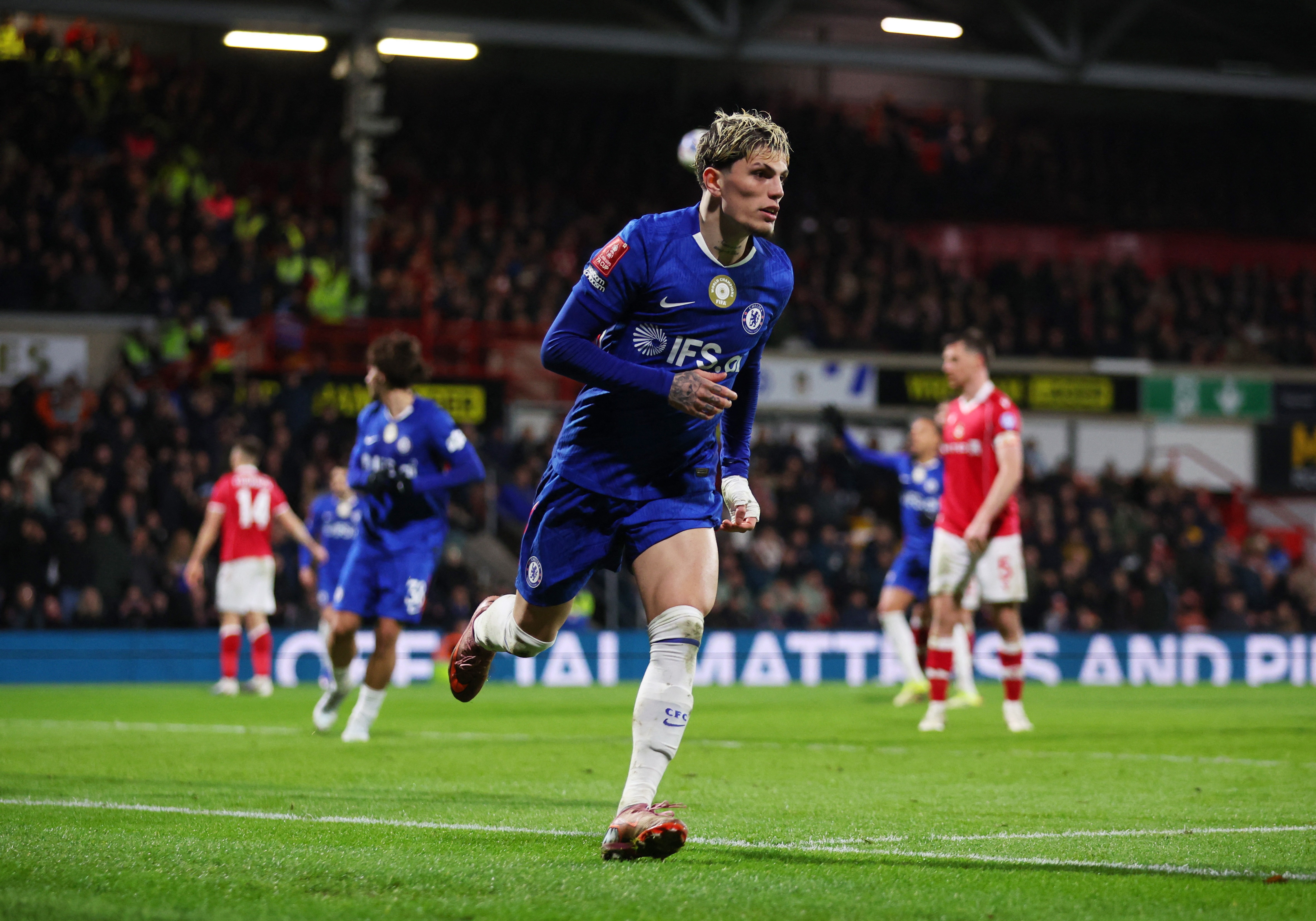 镜报:加纳乔超速驾驶被定罪,此事发生在离开曼联前4天