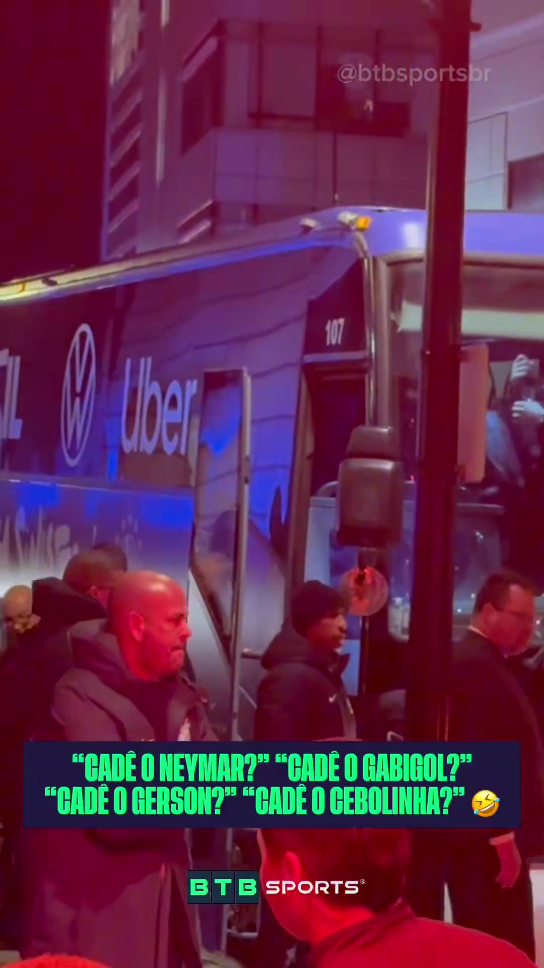 世界杯带不带？巴西队抵达波士顿，迎接的球迷高喊