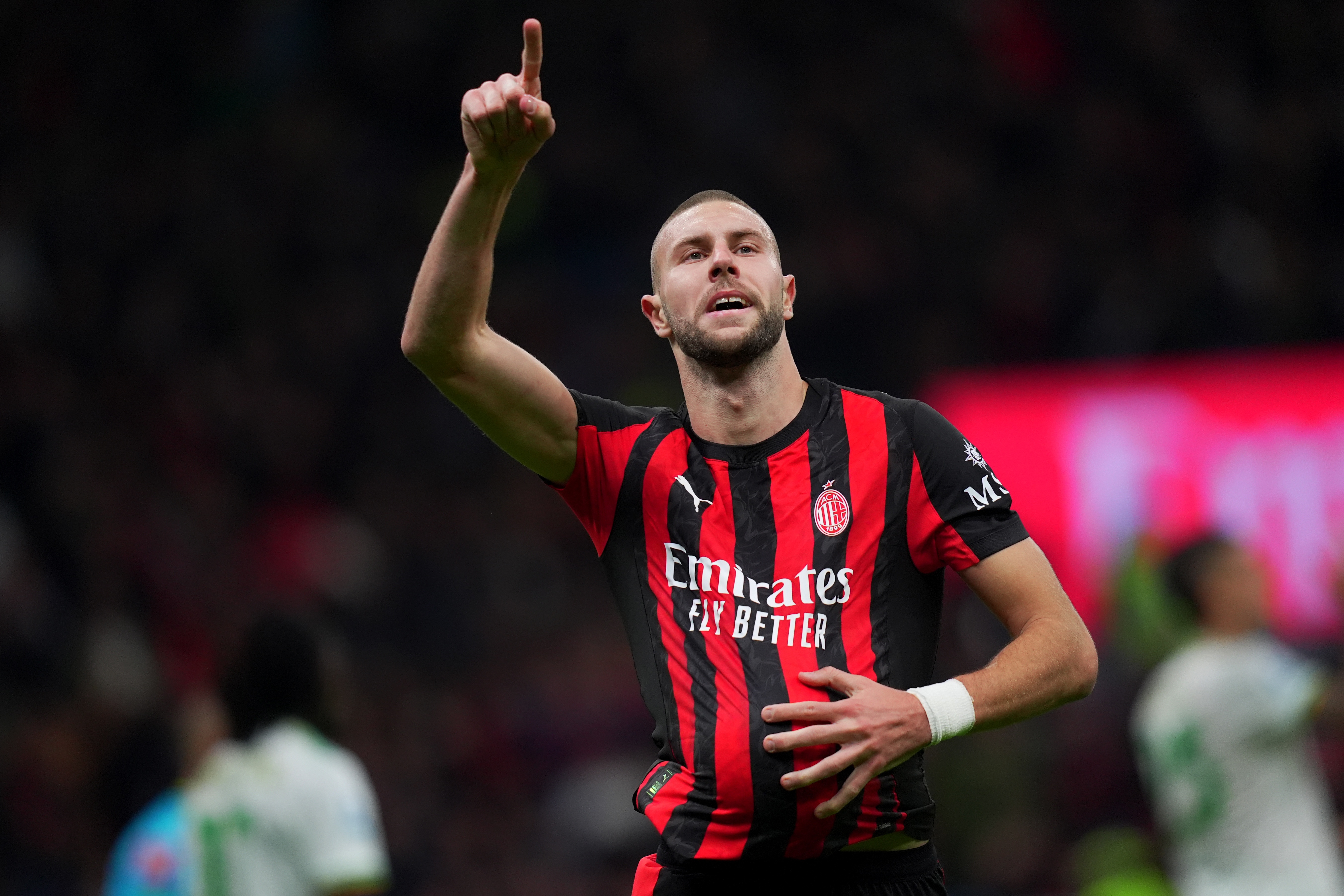 隆戈：切尔西有意AC米兰后卫帕夫洛维奇，米兰正推动与他续约