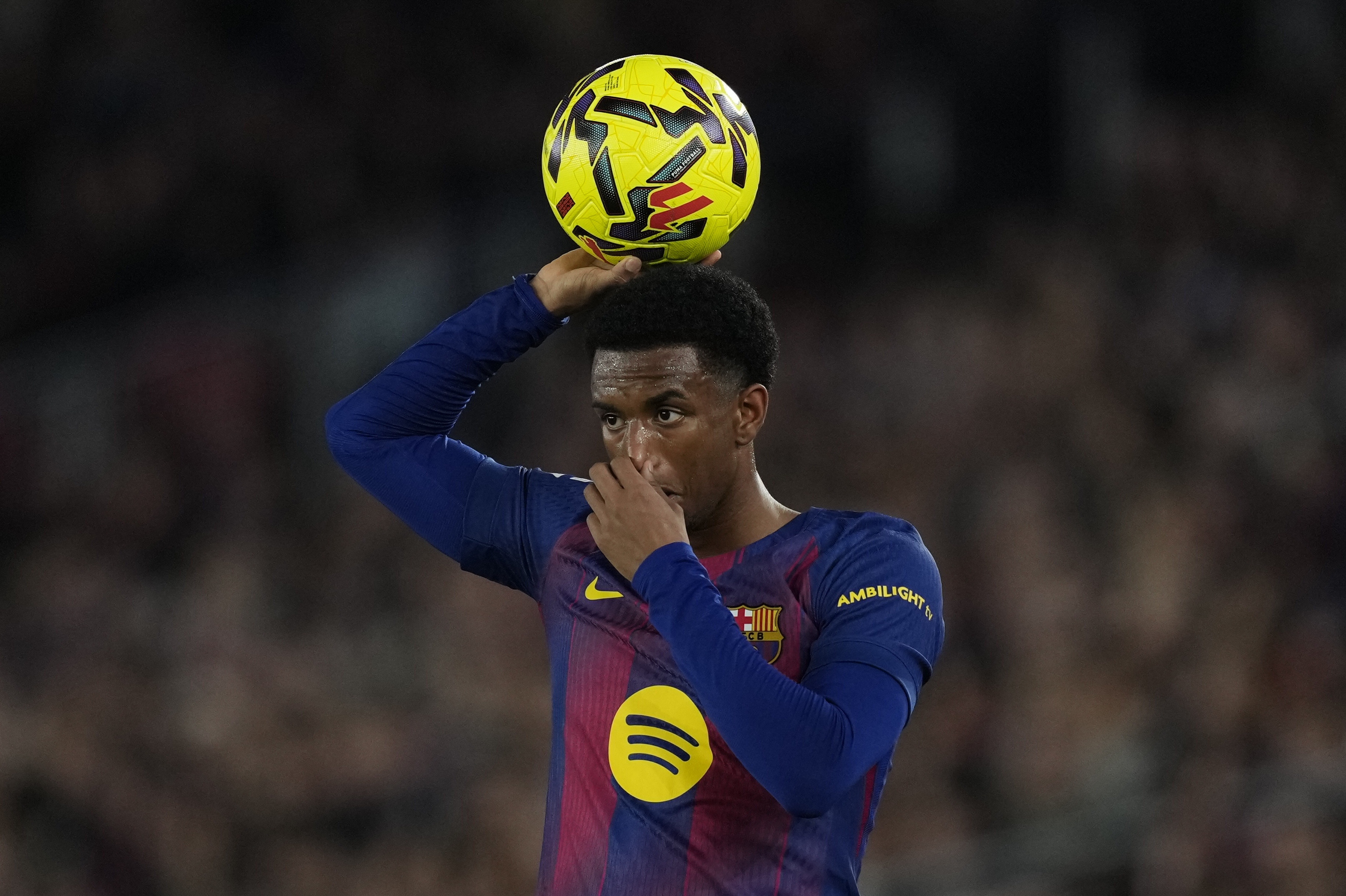 世体:曼联、曼城和维拉询问巴尔德情况,球员首要目标留在巴萨