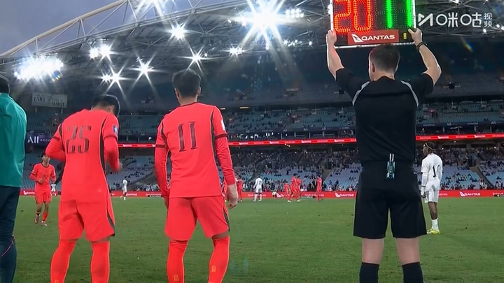 第76分钟，蒯纪闻、林良铭、刘诚宇换下王钰栋、韦世豪、张玉宁