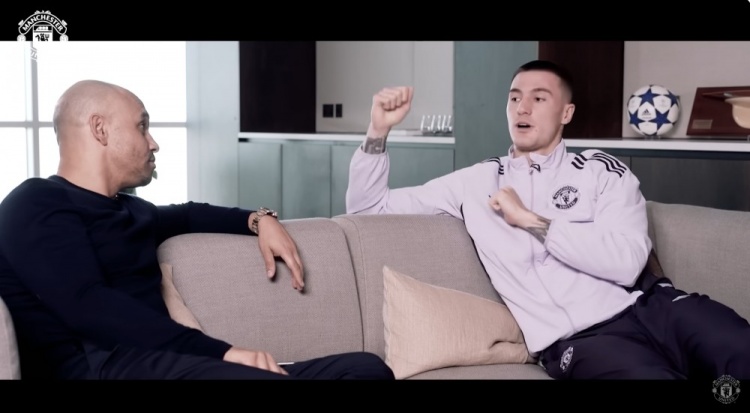 舍什科:我起初踢门将位置最终转型前锋,看了很多伊布视频来学习