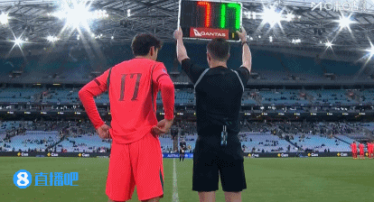 半场调整!拜合拉木替补出场,换下边路谢文能