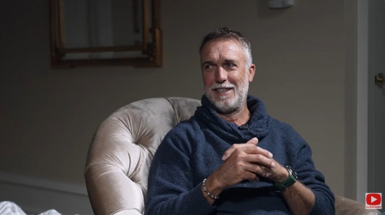 巴蒂：小时候练过体操和芭蕾舞，文化课学费不够选择踢足球