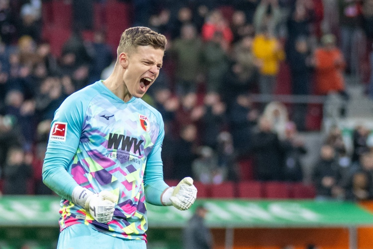 乌尔比希因伤退出,德天空:纳格尔斯曼补招奥格斯堡门将达门