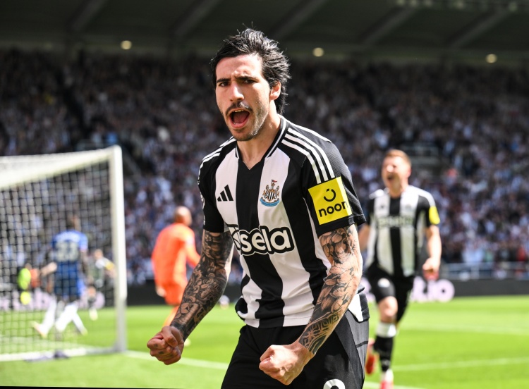 北爱尔兰主帅：输球失望但有积极方面，托纳利是英超最强中场之一