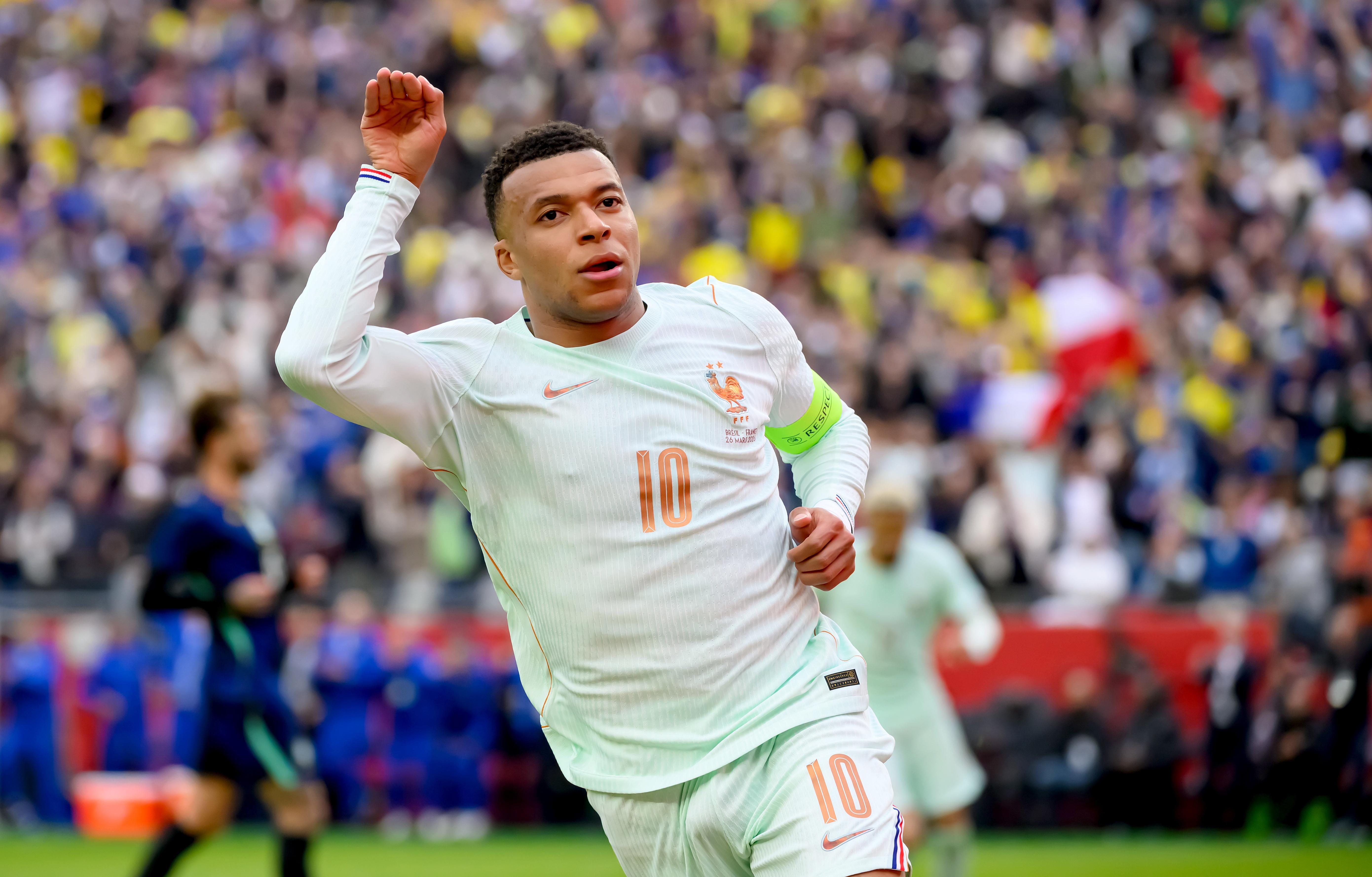 姆巴佩为法国队打进56球,距吉鲁保持的队史进球纪录还差1球