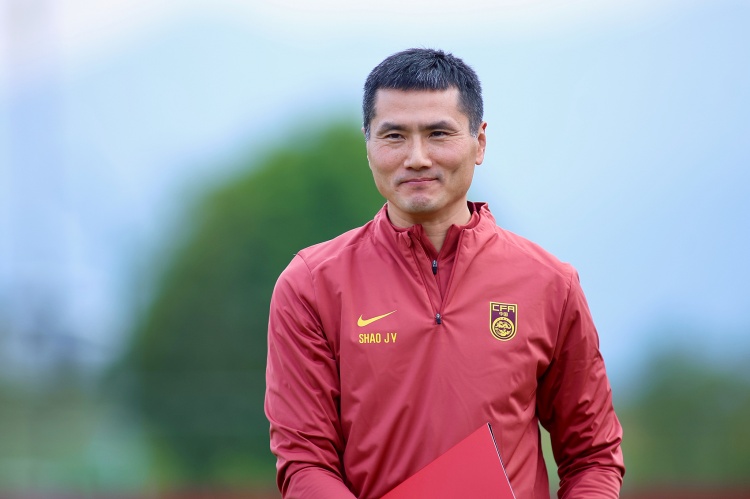 直播吧：国足战库拉索主力阵容初露端倪，王钰栋、徐彬预计首发