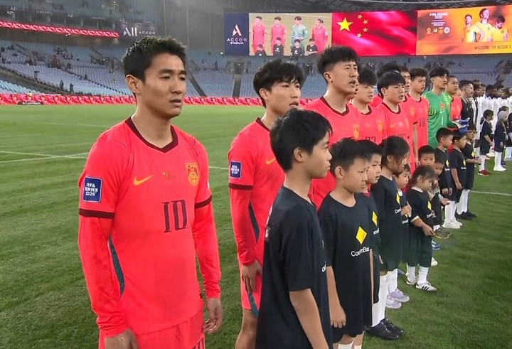 对阵库拉索，国足身着新球衣亮相