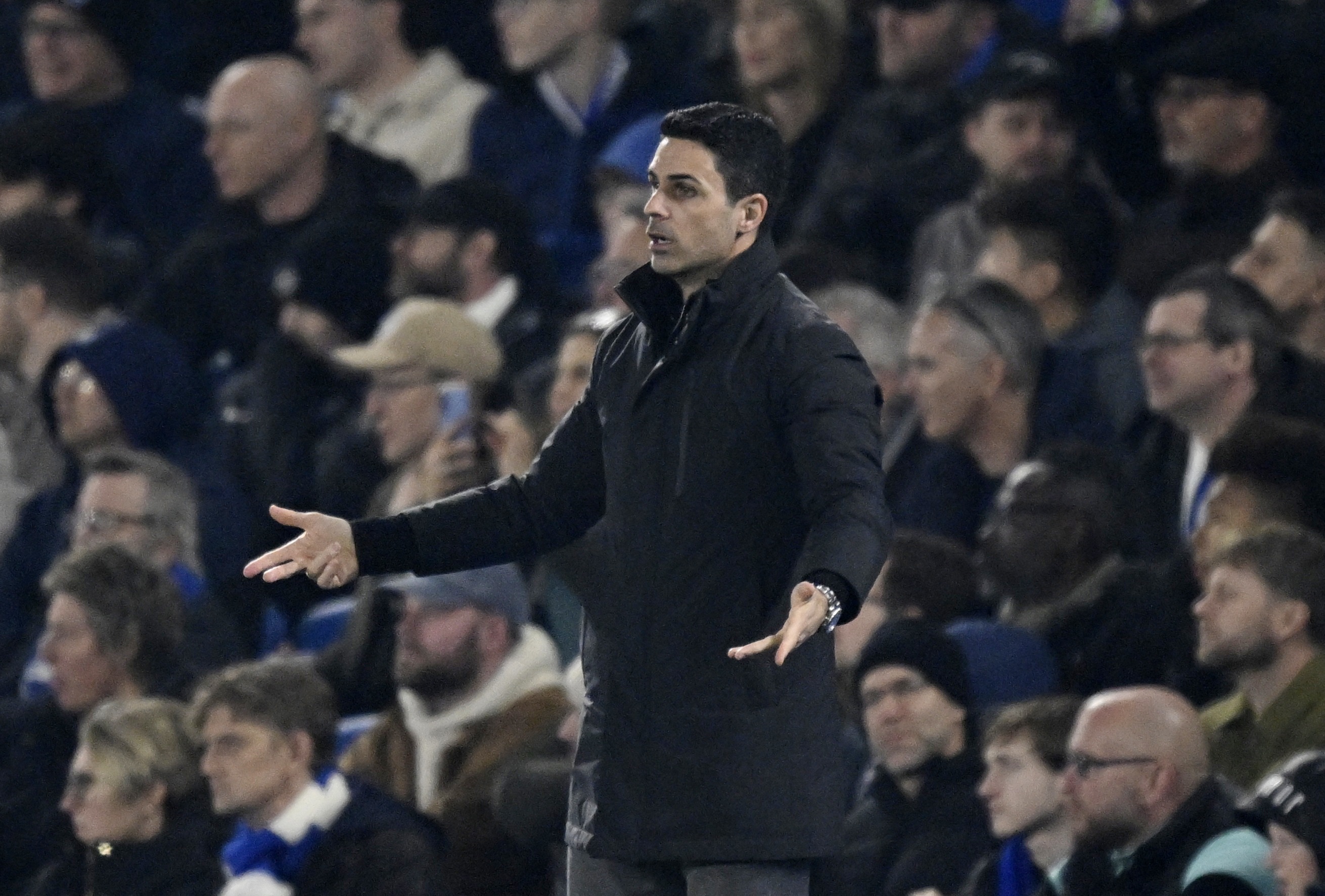 记者:如果获得联赛杯冠军,阿森纳原本计划用香槟酒装满奖杯