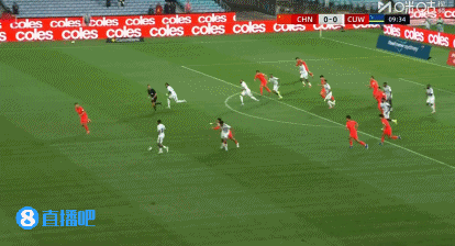 王上源关键拦截!媒体人:救国足一命!传过去就是一个半场大单刀