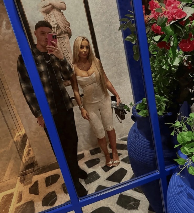 太阳报:帕尔默女友向上帝祈祷他们两人都能去今年的世界杯