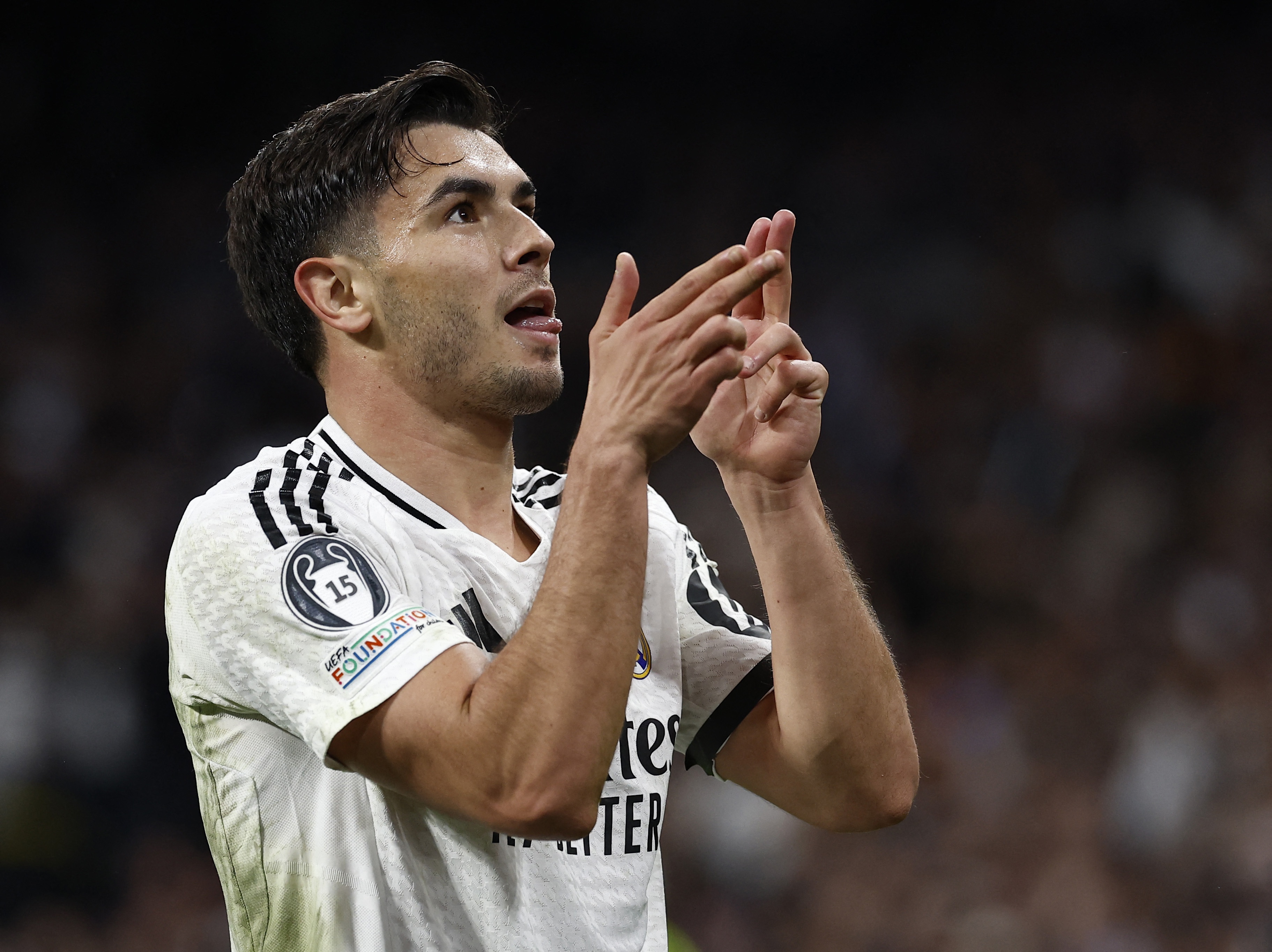 记者：迪亚斯不想离开皇马，阿韦洛亚和俱乐部都很信任他