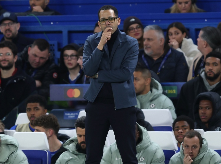 希勒:切尔西已投入巨额资金却仍未解决门将和中卫问题,令人困惑