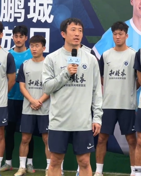 姜至鹏俱乐部开放日调侃球迷：大家周末没别的地方能玩了吗？