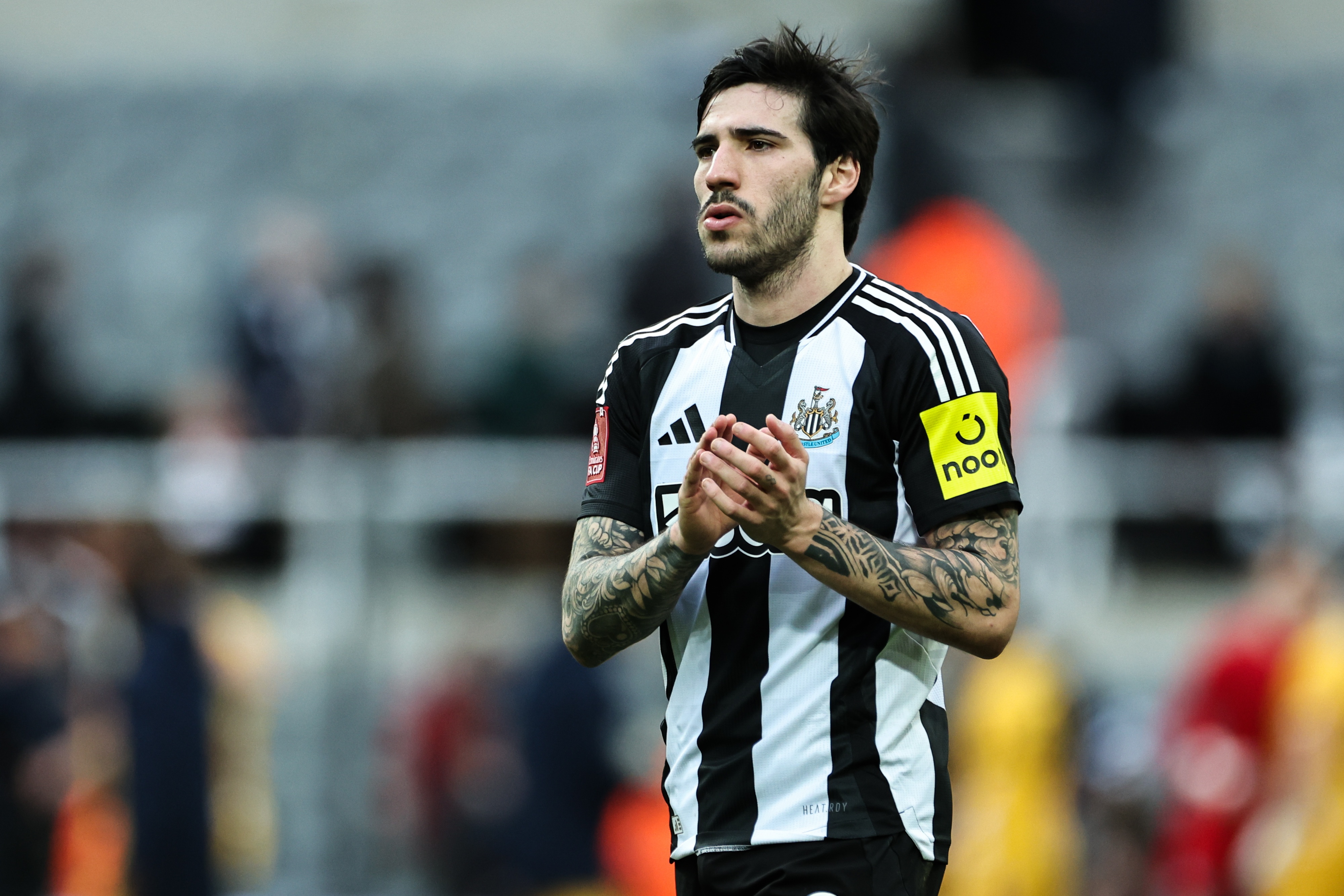 莫雷托：曼联中场引援首选托纳利，球员估价1亿欧左右