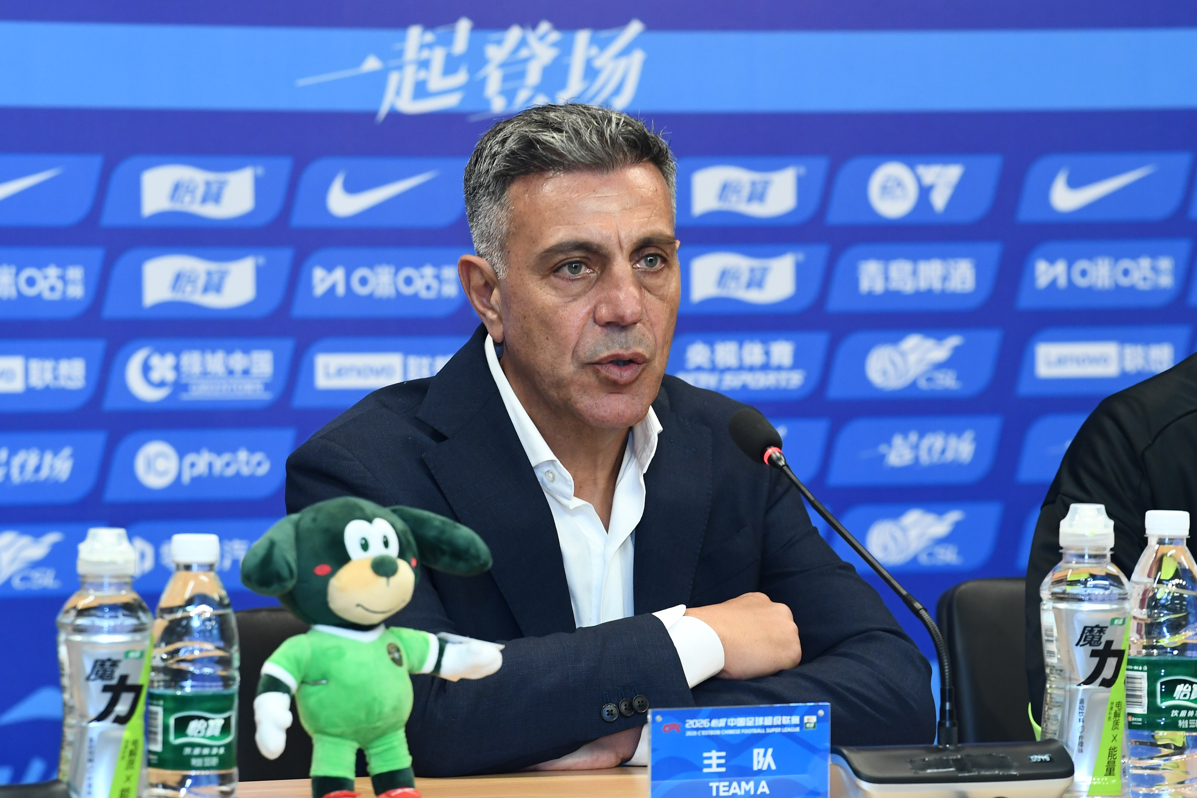 罗斯·阿洛伊西:与弟弟交流很多,据说成都那边的牛蛙味道很不错