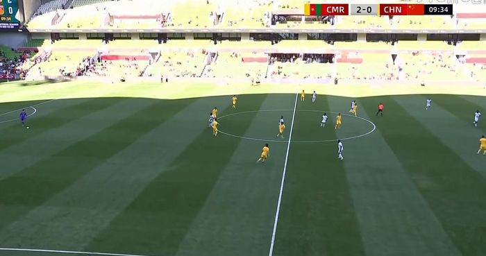 媒体人热议国足0-2落后:8年没和欧非拉美比赛,节奏完全不适应