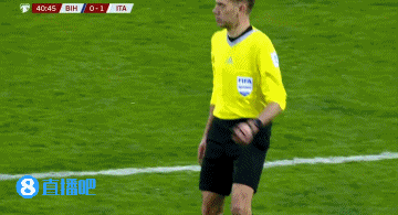 巴斯托尼职业生涯第一张直红，出现在世预赛欧洲区附加赛决赛赛场