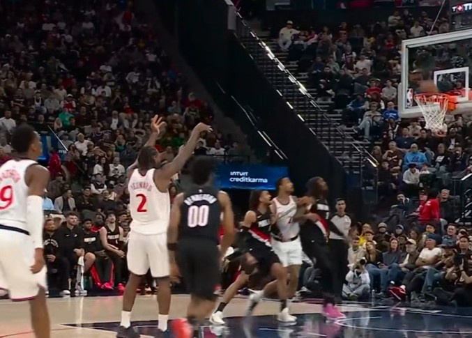 稳稳的！小卡造杀伤罚球命中 个人连续第52场20+延续个人纪录