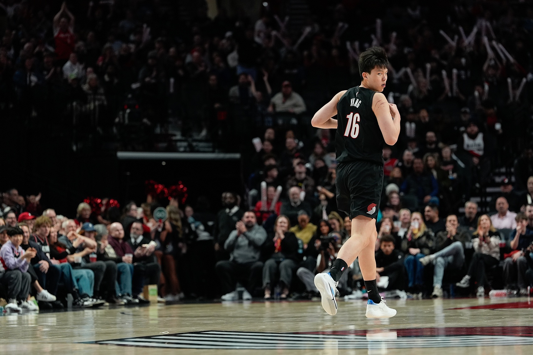 准备回去打混音季后赛吧…杨瀚森本场被DNP 赛季第20次被DNP