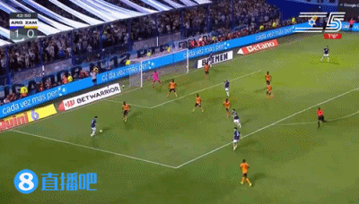 配合心有灵犀!梅西传给麦卡,随后接球小角度抽射破门