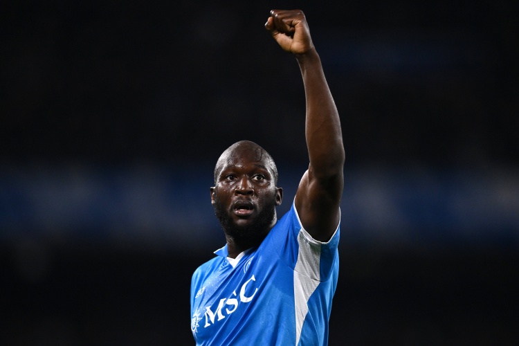 记者:卢卡库面临新的并发症,他被诊断出髋屈肌发炎